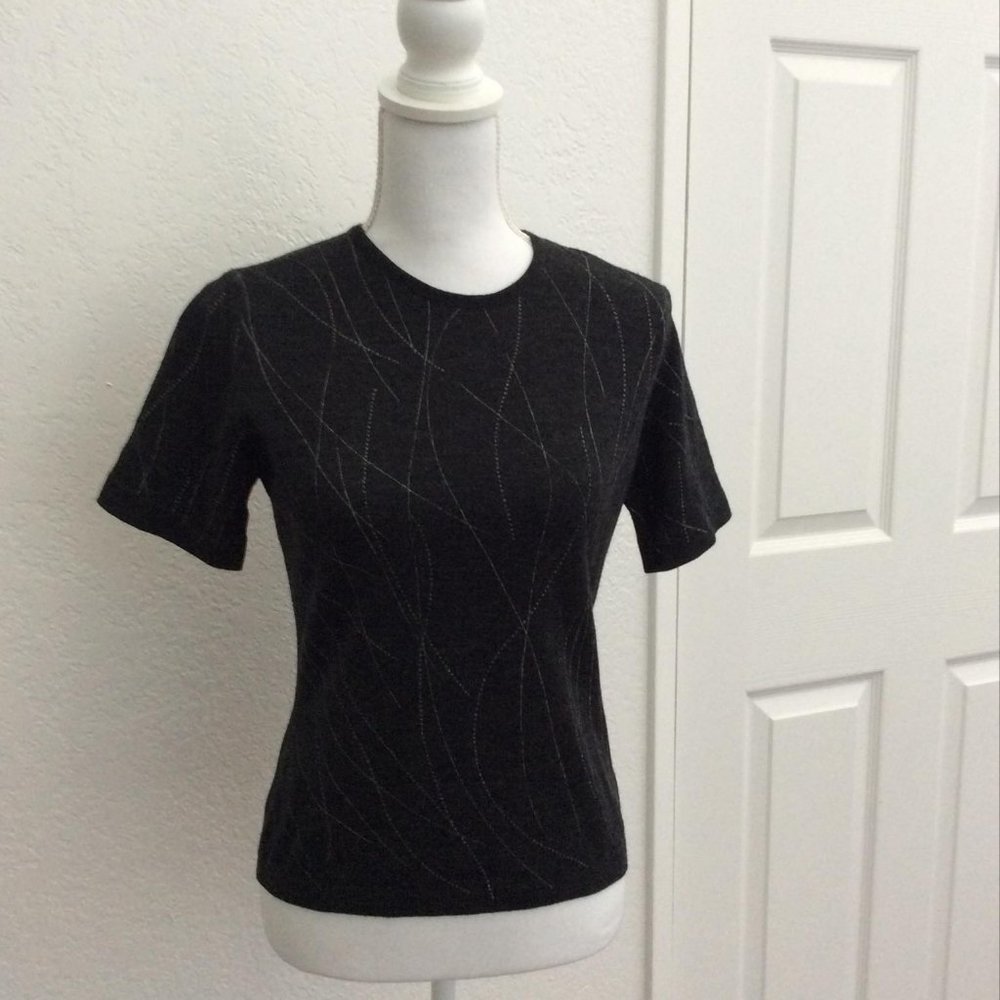 Women's pullover crew neckline with short sleeve light weight Sweater (M)